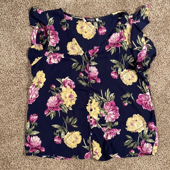 Angela Plus flower blouse - Picture 5 of 10